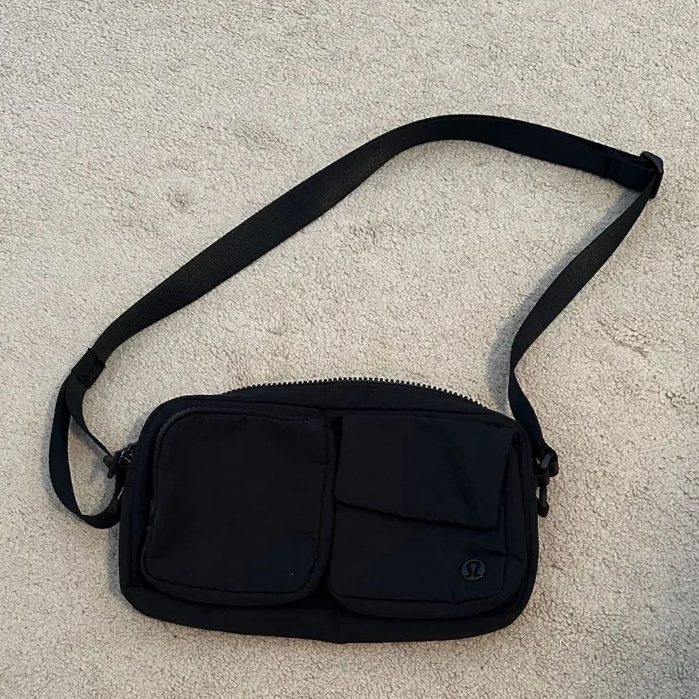 New Lululemon utility belt bag black